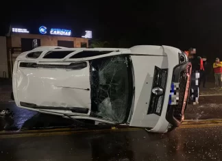 Capotamento na marginal da BR-101 chama atenção em Santa Rosa do Sul