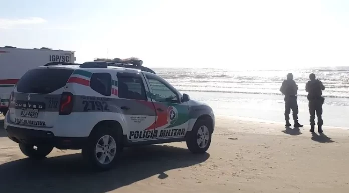 Ossada humana é encontrada por morador na Praia Lagoinha