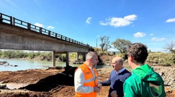 Governo assina ordem de serviço para revitalização da ponte que liga Praia Grande a São João do Sul