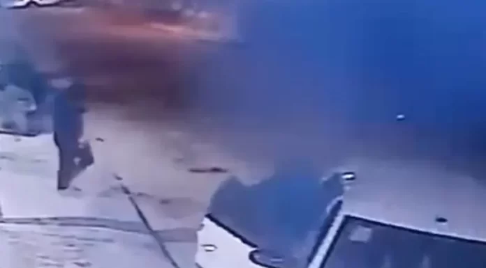 Dupla de assaltantes invade bar e rouba veículo em Balneário Arroio do Silva