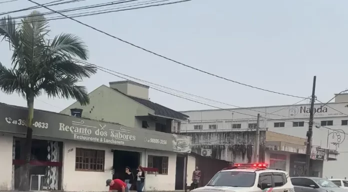 Óleo na pista causa acidentes em Araranguá