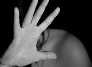 Homem é detido após ameaçar ex-mulher com faca em Turvo