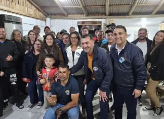 Kekinha e Jonatã reforçam compromissos em reunião na Praia Sumaré