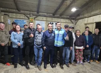 Kekinha e Jonatã visitam comunidade de Anita Garibaldi em mais uma reunião