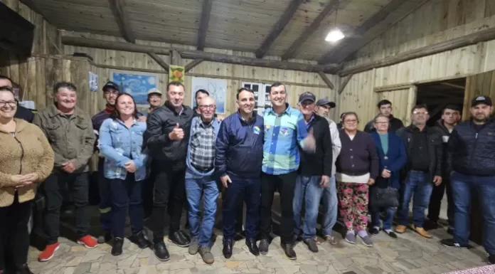 Kekinha e Jonatã visitam comunidade de Anita Garibaldi em mais uma reunião