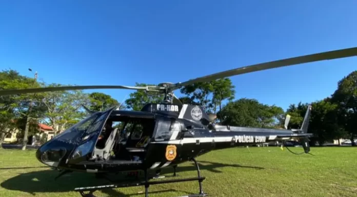 Helicóptero realiza transferência de paciente em Sombrio