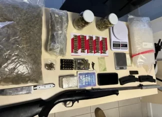 Polícia Civil e Militar Desencadeiam Operação Conjunta e Prendem Três Suspeitos por Tráfico de Drogas e Armas em Araranguá