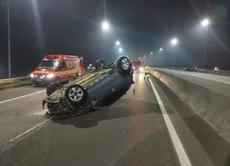 Capotamento é registrado na BR-101 em Sombrio