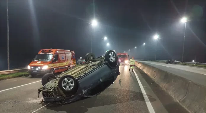 Capotamento é registrado na BR-101 em Sombrio