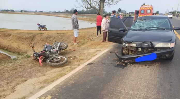 Acidente entre moto e carro deixa duas pessoas feridas na SC-447, em Meleiro