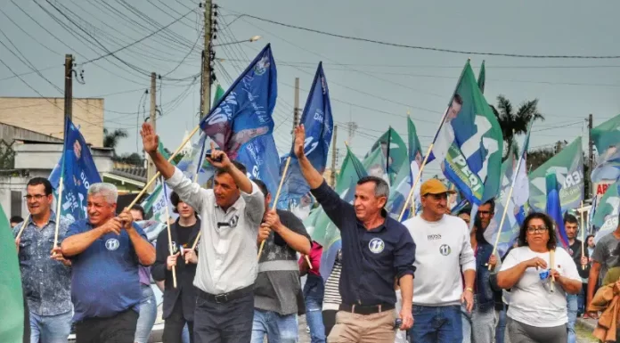 Peri e Chero fazem caminhada por independência política em Sombrio