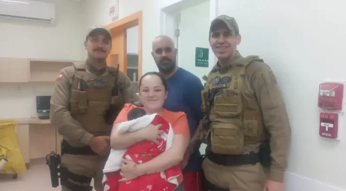 Policiais Militares salvam bebê de 7 dias