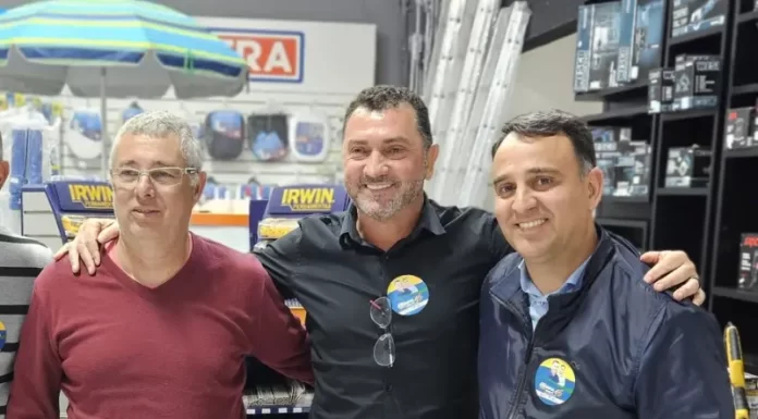 Kekinha e Jonatã visitam comércio em Balneário Gaivota