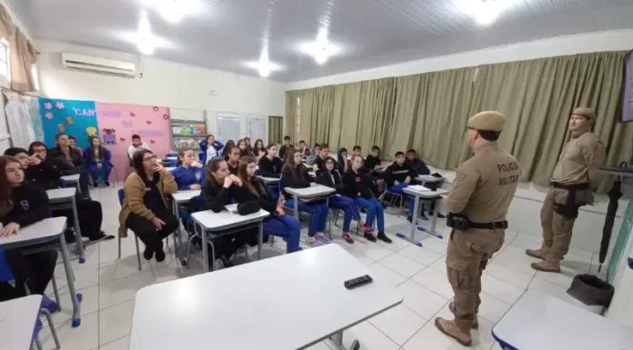Polícia Militar tem um “bate-papo” com os alunos de Morro Grande