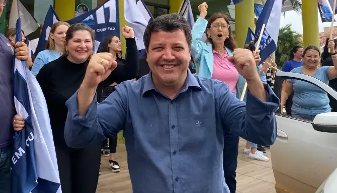 Fanica retorna ao comando da prefeitura de Praia Grande