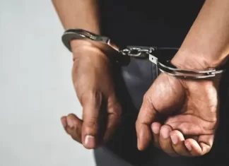 Homem é preso após agredir e ameaçar esposa em Sombrio