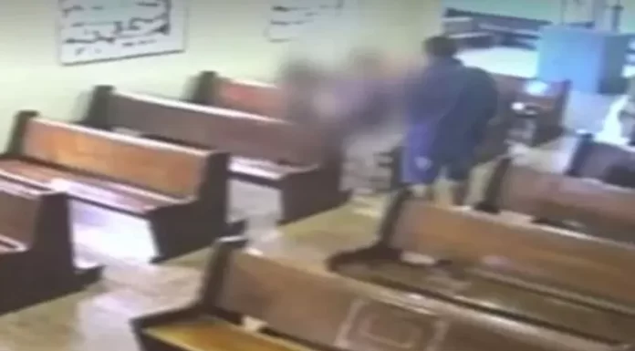 Homem invade igreja de bicicleta e tenta agredir cantora em Balneário Gaivota