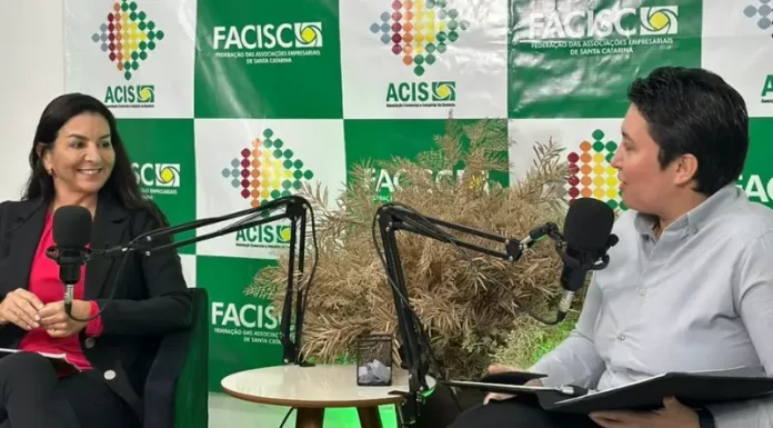 Gislaine Cunha participa de sabatina na ACIS e reafirma compromissos com a saúde e o desenvolvimento econômico