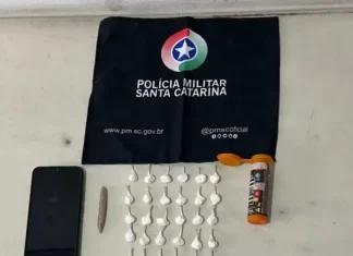 PM prende homem com 40 petecas de cocaína no Caverazinho em Araranguá