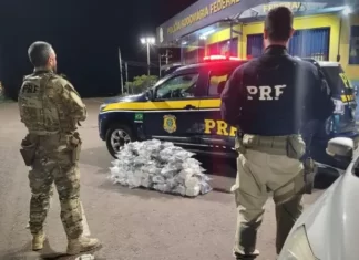 PRF intercepta veículo em São João do Sul e apreende 96Kg de haxixe