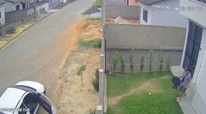 Ladrões invadem residência e furtam vários objetos