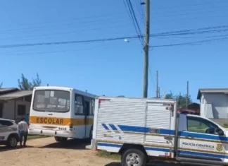 Jovem morre em acidente entre moto e ônibus em Balneário Arroio do Silva