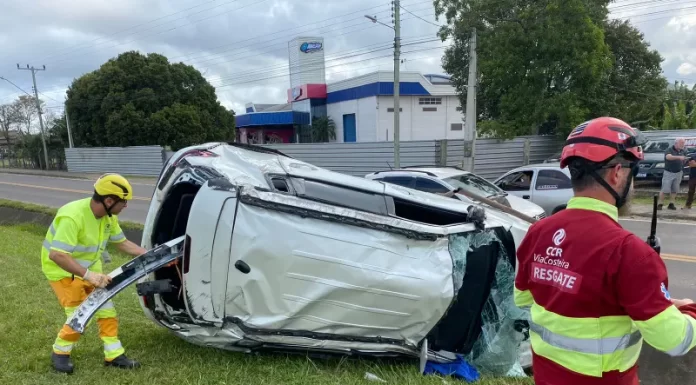Colisão na BR-101 em Sombrio deixa dois feridos