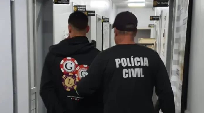 Polícia Civil de Araranguá prende suspeito com dois mandados de prisão por homicídio no Paraná