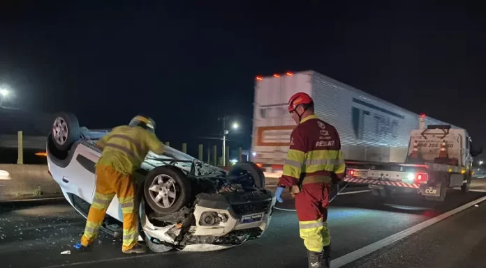 Capotamento na BR-101 em Sombrio