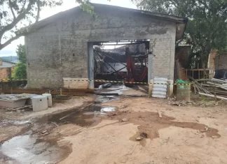 Incêndio em depósito de materiais de construção em Sombrio