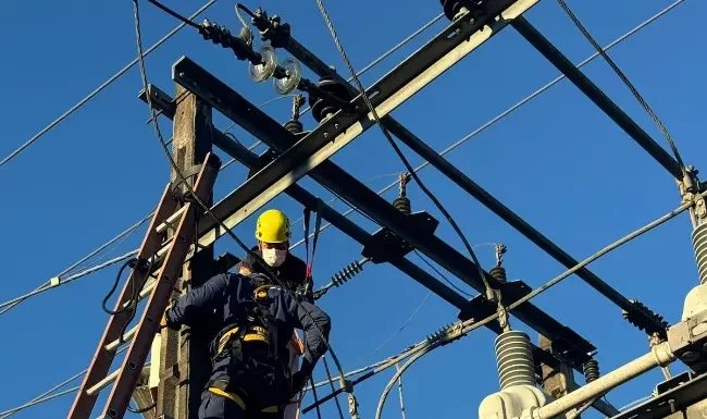 Homem sofre descarga elétrica ao tentar furtar cabos em subestação de energia em Criciúma