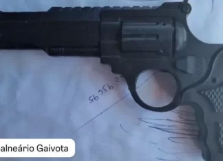 PM apreende simulacro de arma de fogo em Balneário Gaivota