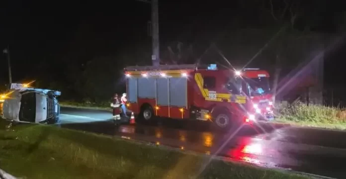 Vazamento de Combustível em Veículo na BR-101 Mobiliza CCR ViaCosteira e Corpo de Bombeiros