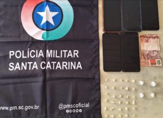 PM apreende drogas e prende foragido da justiça em Sombrio