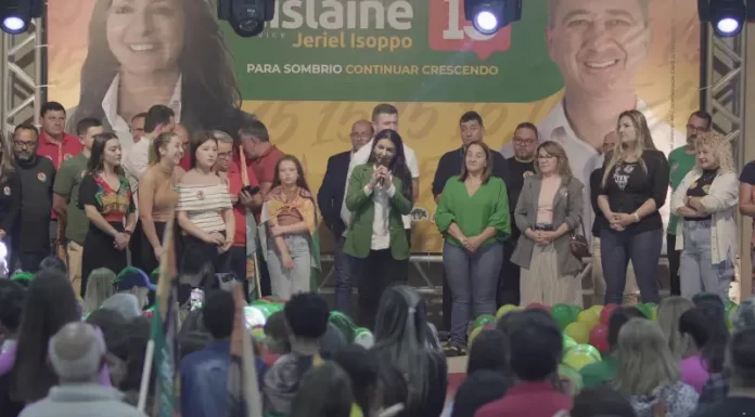 Gislaine e Jeriel fazem comício de encerramento no Tênis Clube