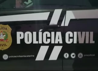 Polícia Civil de Balneário Arroio do Silva cumpre mandado de prisão preventiva contra homem acusado por crimes de perseguição, ameaça e racismo