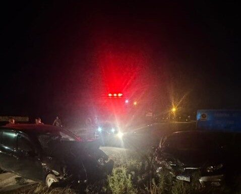 Colisão frontal entre automóveis deixa várias pessoas feridas em Meleiro