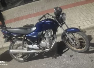 Moto furtada de trabalhador é localizada abandonada em meio a matagal no Lagoão
