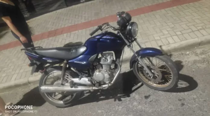 Moto furtada de trabalhador é localizada abandonada em meio a matagal no Lagoão