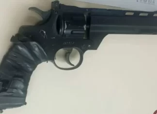 Aluno é flagado com simulacro de arma de fogo em escola de Sombrio