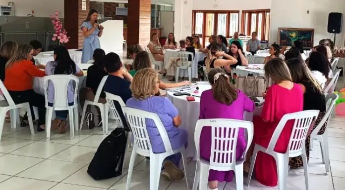 Sombrio celebra a educação e faz homenagem aos profissionais