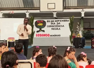 Escola Municipal de Sombrio recebe influenciador angolano em evento de valorização da cultura afro-brasileira