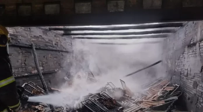 Incêndio em Turvo: Estufa de fumo é atingida por chamas