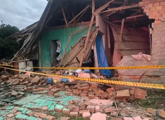 Casa desaba em Araranguá e mobiliza bombeiros: entenda o caso
