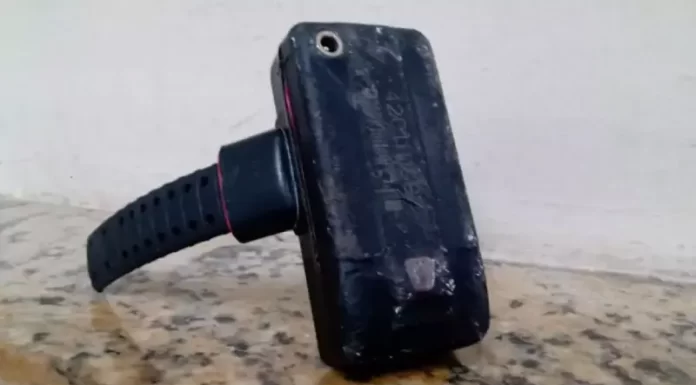 Tornozeleira eletrônica é encontrada em pátio de comércio em Sombrio