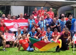 Tradicional puxada de carro de boi do Grenal diverte moradores de Santa Rosa do Sul