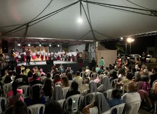 Santa Rosa do Sul iluminada para a abertura do Natal