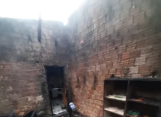 Incêndio em residência é controlado por populares em Passo de Torres