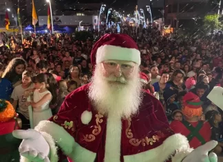Desfile de Natal e chegada do Papai Noel em Sombrio: Uma Noite de Encantos e Emoção