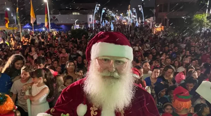 Desfile de Natal e chegada do Papai Noel em Sombrio: Uma Noite de Encantos e Emoção